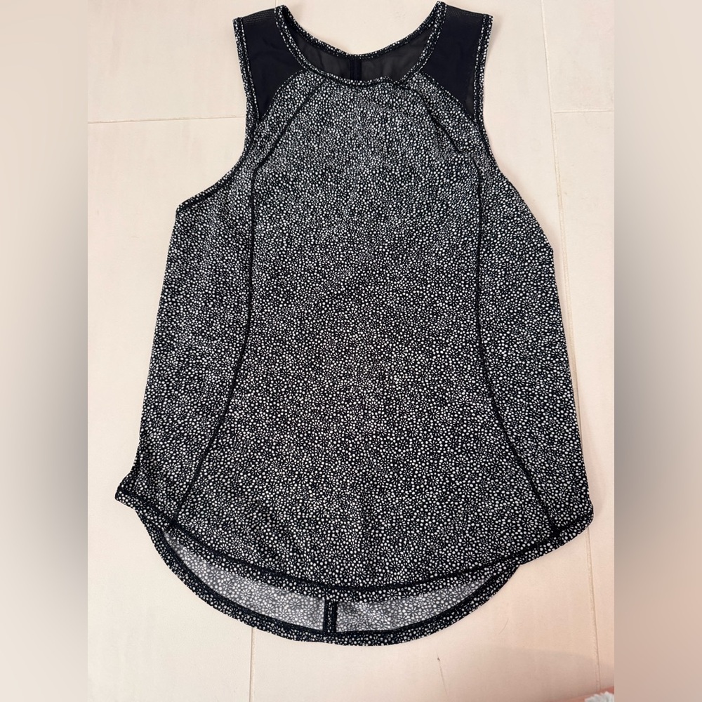 Lululemon tank top satiny size small loose fit